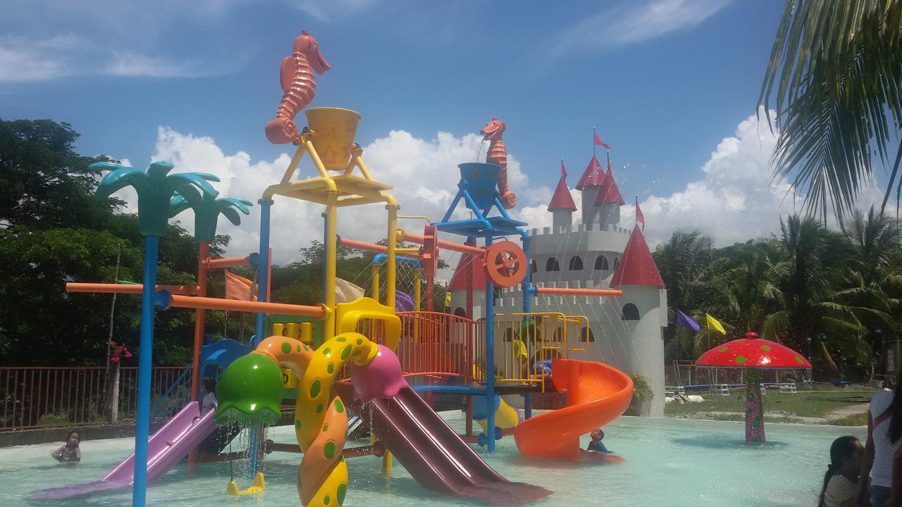 Hotel Gazebo Pools and Restaurant Cabadbaran Exterior foto